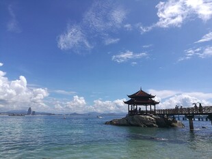 三亚海边亭台美景