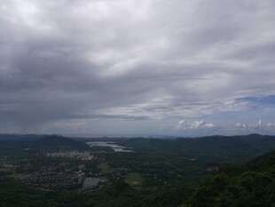 三亚山峦云海间的壮阔景致