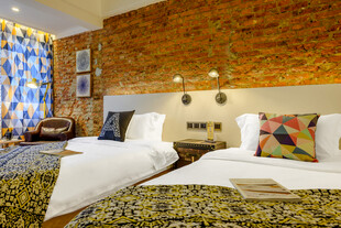 三亚温馨复古风卧室布置