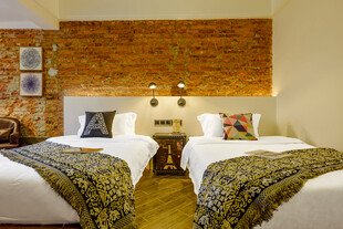 三亚温馨双床卧室室内场景