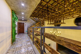 三亚复古工业风室内走廊空间