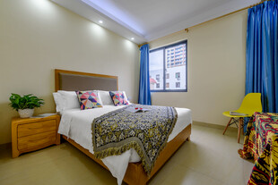 三亚现代简约风格温馨卧室