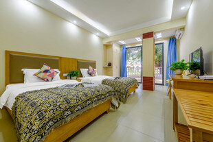 三亚温馨双人客房室内景致