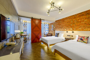 三亚复古风双床温馨客房