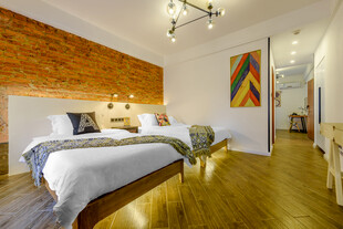 三亚现代简约风温馨卧室空间