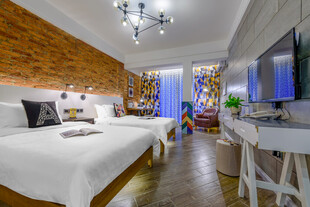 三亚温馨舒适的现代风卧室空间