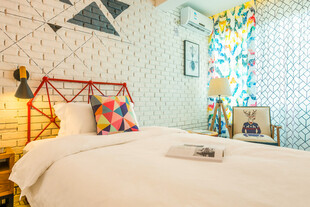 三亚多彩温馨儿童卧室一角