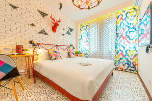 三亚童趣梦幻卧室 多彩装饰空间