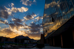 三亚城市黄昏天际线美景