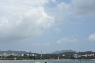 三亚海滨风光远眺