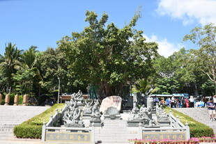 三亚公园中的雕塑景观