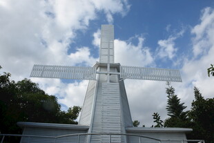 三亚巨大白色风车