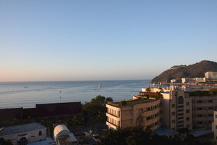 三亚海滨城市建筑与海景风光