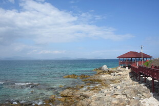 三亚海边红亭 碧海蓝天美景