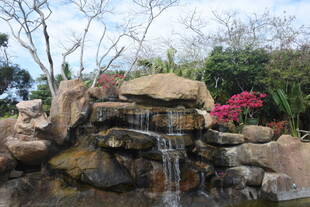 三亚庭院假山流水景观