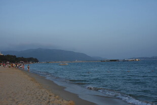 三亚美丽海滨沙滩景色