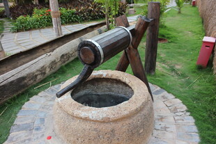 三亚传统老式水井与压水器