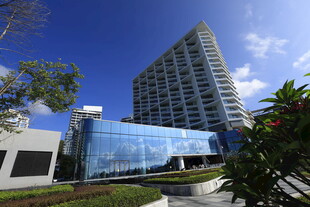 三亚现代都市高楼景观