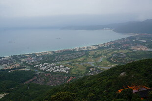 三亚俯瞰山海相依的美丽景致