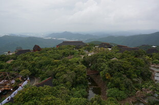 三亚山峦葱郁的自然风光