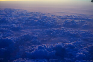 三亚高空俯瞰云海壮丽景观