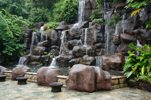 三亚庭院假山瀑布景观