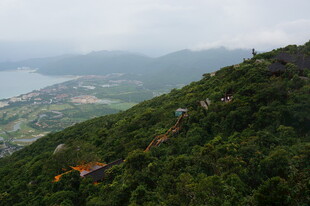 三亚山景俯瞰 绿意盎然的风光