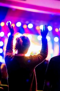 激情现场 观众热情欢呼