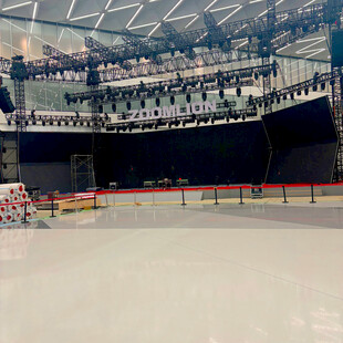 室内冰场全景