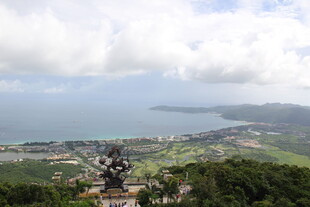 三亚山顶俯瞰山海美景