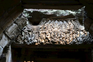 古老石窟雕刻艺术景观