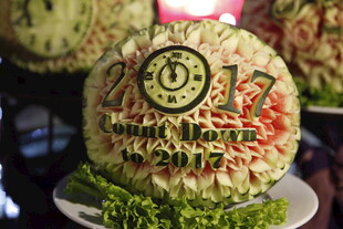 创意西瓜雕刻艺术作品