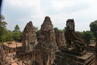 吴哥古迹中的古老石塔