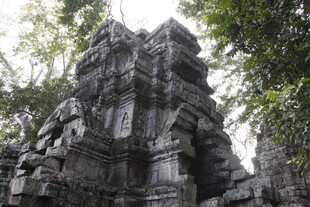 古老神秘的柬埔寨石塔遗迹