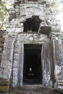 古老神秘的寺庙入口