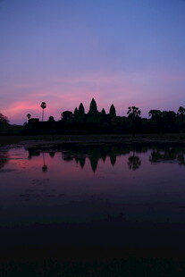 黄昏湖畔古建筑倒影美景