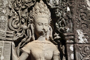 吴哥窟精美雕刻的女神像
