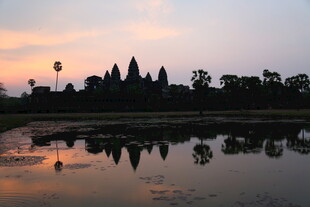 吴哥窟日落倒影美景