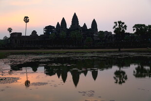 吴哥窟日落倒影美景