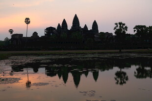 吴哥窟日落倒影美景