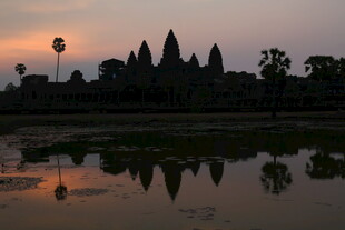 吴哥窟日出美景倒影
