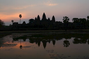 吴哥窟日出倒影美景