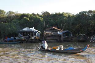 水上人家的日常小船出行