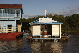水上小屋 宁静的水边风景