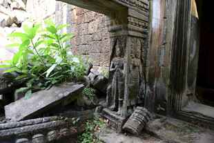 古老寺庙遗迹中的雕刻细节
