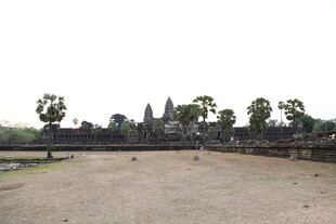 古老寺庙遗址景观