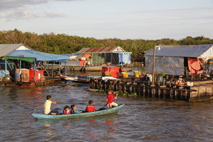 水上村落的日常景象