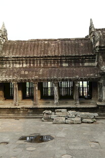 古老建筑庭院 尽显沧桑韵味