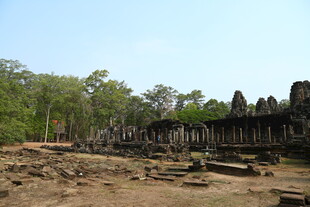 古老废墟中的神秘寺庙遗迹