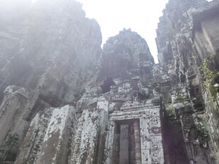 吴哥窟古老石像与建筑